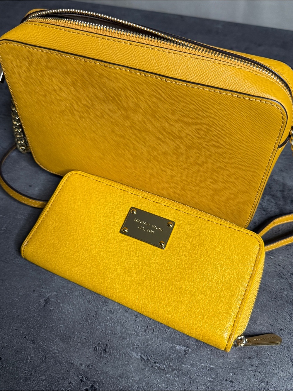 MICHAEL MICHAEL KORS YELLOW SAFFIANO CROSSBODY WITH GOLD CHAIN